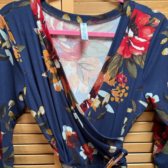 Gorgeous dress - Picture 3 of 8